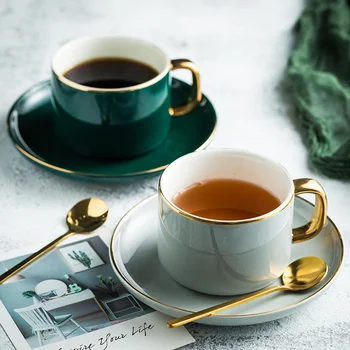 Европейски стил, златна керамични офис чаша за еспресо, определени чаени чаши, чаша за чай с мляко, подарък за двойка на рожден ден с лъжица и ястие