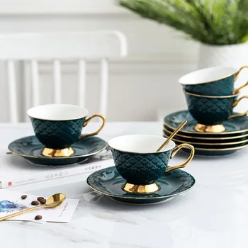Европейският перлено бял керамичен кафе набор от кафе чаши и чинии с тава с лъжица чаша
